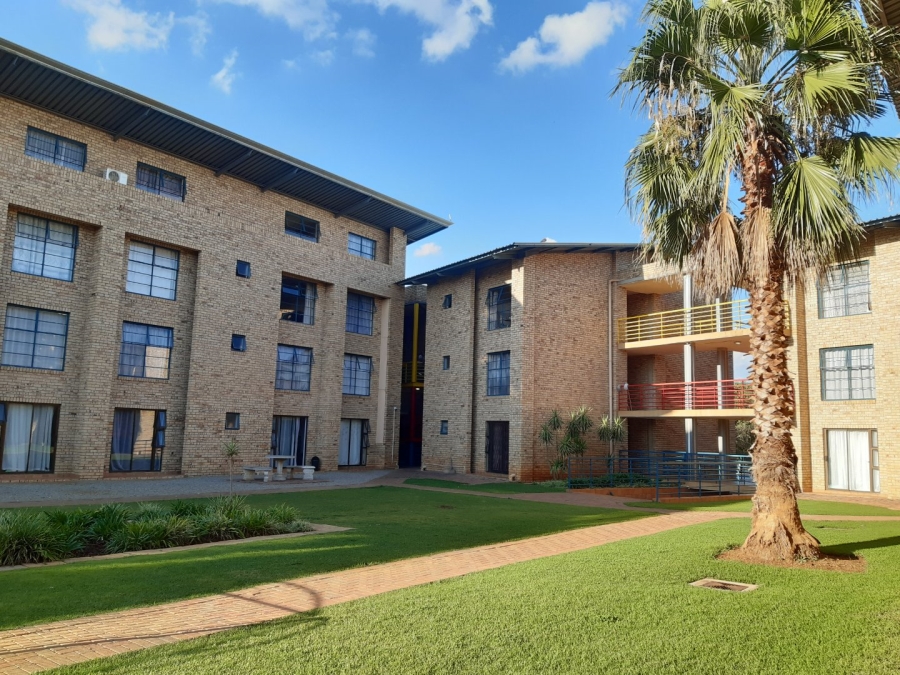 To Let 2 Bedroom Property for Rent in Kannoniers Park North West